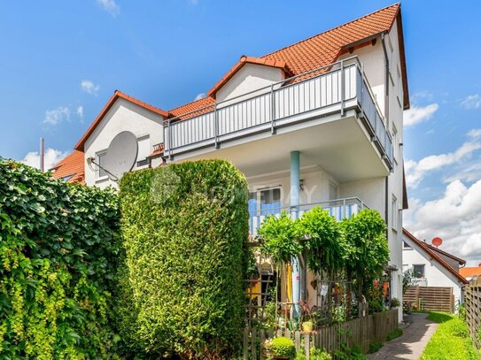 Ihre Traumwohnung mit eigenem Garten, Terrasse, Garage und moderner EBK in einem Energiesparhaus