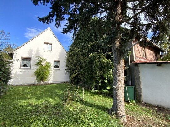 Einfamilienhaus mit großem Grundstück und Scheune, am Rande der Landeshauptstadt Erfurt.