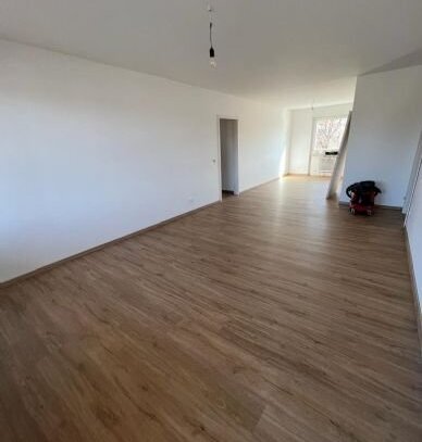 Renovierte 3-Zimmer Wohnung mit Balkon, 84 qm in Nürnberg/Röthenbach zu vermieten