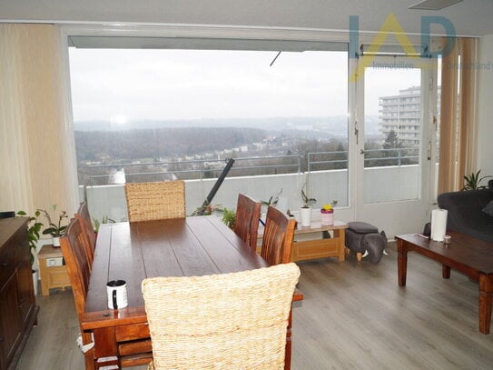 ETW mit Weitblick, Balkon +Tiefgaragenplatz + EBK