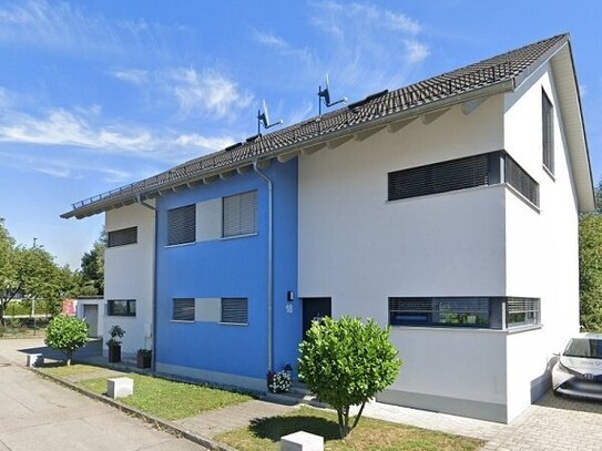 Neuwertige Doppelhaushälfte mit Carport in zentraler Lage in Meckenbeuren!