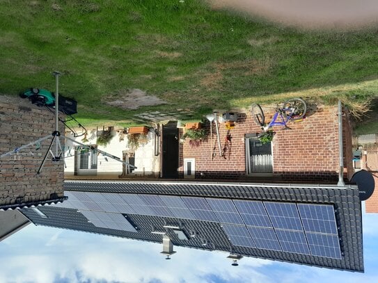 Haus und Grundstück mit vielen Ausbaumöglichkeiten , teilsaniert, mit PV Anlage und ausbaufähigem Nebengelass.