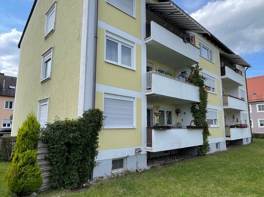 Helle 3-Zimmer-Wohnung, Küche, Badezimmer mit Balkon in gepflegter Wohnanlage von Weiden OT Hammerweg