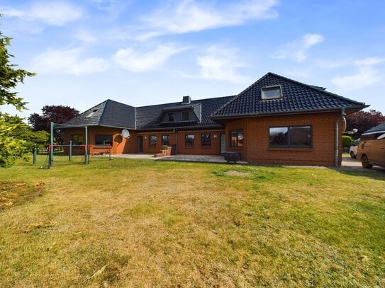 Elegantes Doppelhaus im Bungalowstil: Ihr Traumhaus in Wöbbelin