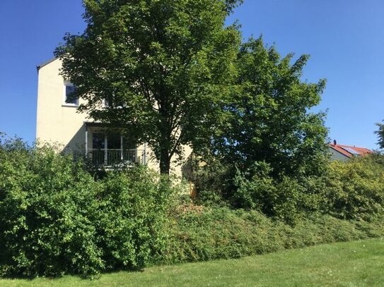 Probstheida *** Schönes Appartment mit Balkon, Lift und Tiefgarage - nähe Herzentrum, unverbaubarer Blick ins Grüne!