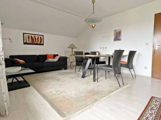 Lichtdurchflutete Dachgeschosswohnung mit traumhafter Aussicht & Nord-West-Balkon in guter Lage von Bad Griesbach