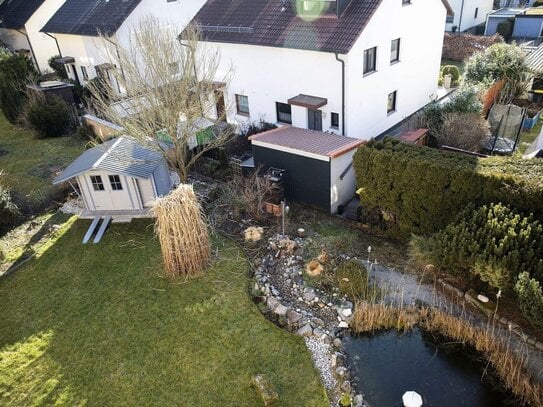 Lichtdurchflutete, kernsanierte, bezugsfertige 3-Zi Wohnung mit Balkon, provisionsfrei