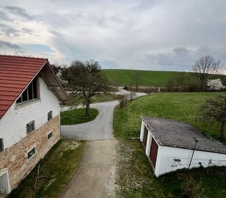 Hofstelle mit Nebengebäuden , Schreinerei, Stallungen zu verkaufen