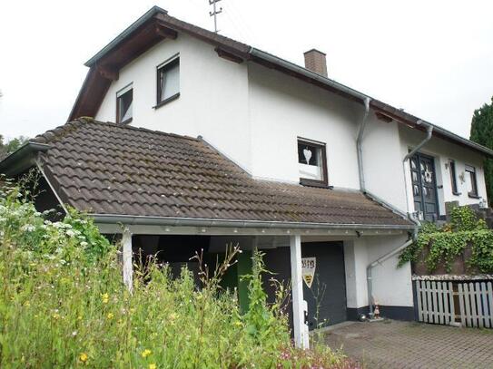 **SCHÖNES EINFAMILIENHAUS TEILW:RENOVIERT MIT GARAGE UND CAPORT- IN RUHIGER LAGE ****