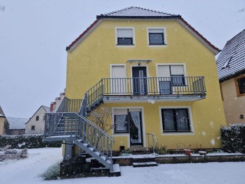 Einfamilienhaus in Randlage mit Halle und riesiegem, traumhaftem Garten in 97332 Volkach-Eichfeld (ID 10506)