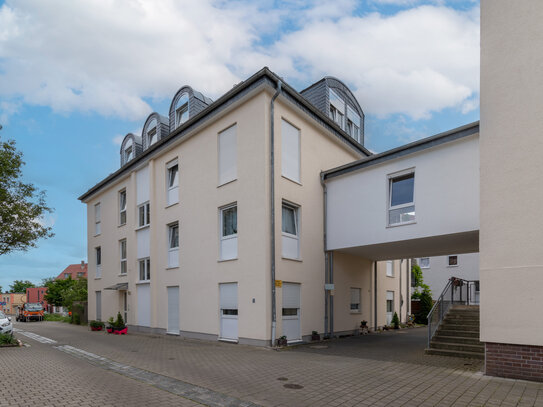 IHR INVESTMENT AM VOLKSPARK KLEINZSCHOCHER / Traumhafte Wohnung mit großer Dachterrasse & Stellplatz