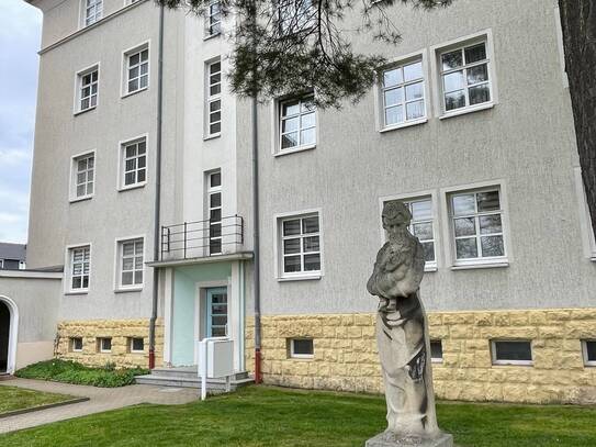 Schicke Dachgeschoßwohnung - 2 Etagen mit Einbauküche