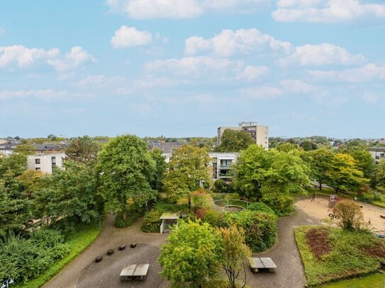 Top Lage in Unterrath: Lichtdurchflutete, ruhige 3-Zimmer-Wohnung mit Panoramablick - Sonnige Loggia