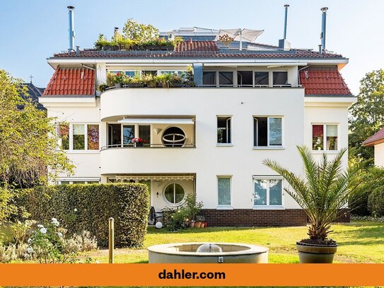 Elegante Neubau-Terrassenwohnung auf circa 6.500 m² Parkgrundstück