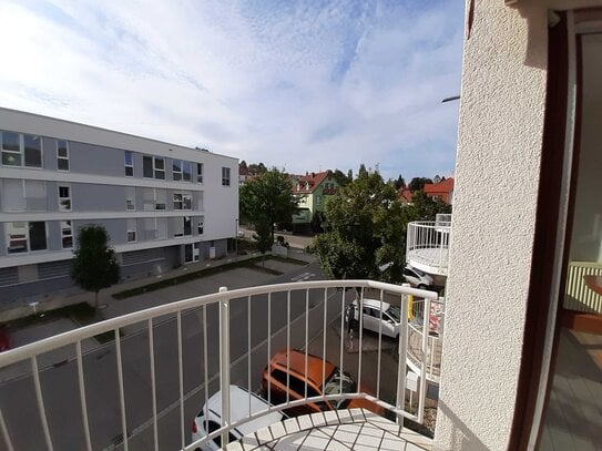 Renovierte 2-Zimmer-Wohnung mit Einbauküche und Balkon in Eningen