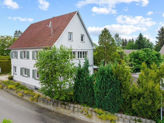 Charmantes Zweifamilienhaus in zentraler Lage von Ostrach