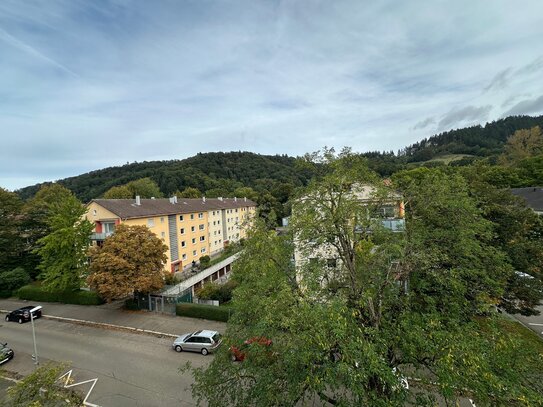 Sonnige Großzügige 4 Zimmer Wohnung in sehr zentraler Wohnlage Freiburg Ob