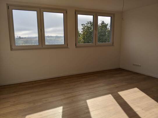 Helle 3,5 Zimmer Wohnung mit Balkon