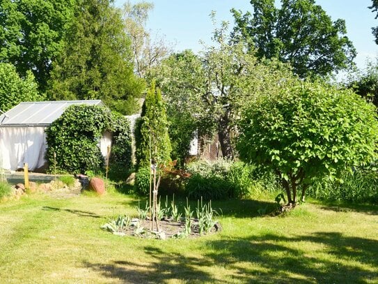 Südgrundstück - mit Remise - beste Solar-Eignung - gewachsene Umgebungsstruktur