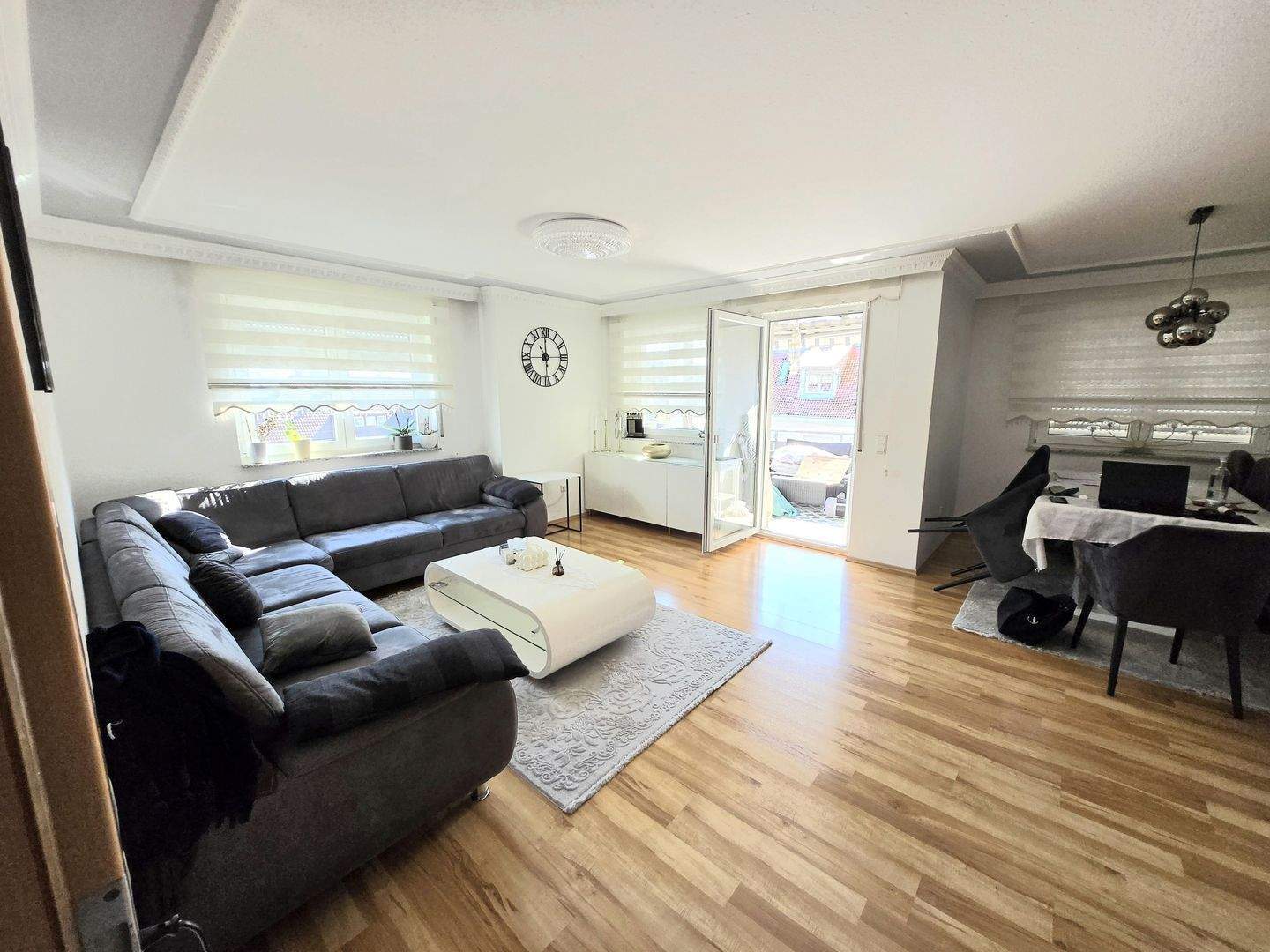 Stilvoll wohnen - großzügige 4-Zimmer-Wohnung mit Balkon, Aufzug und Garagenplatz