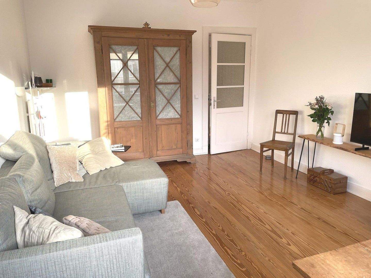 Charmante, helle 2,5 Zimmer Wohnung courtagefrei in Winterhude