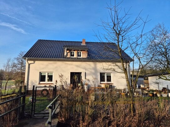 Moderne Erdgeschosswohnung in idyllischer Waldrandlage - Ruhe und Komfort vereint!