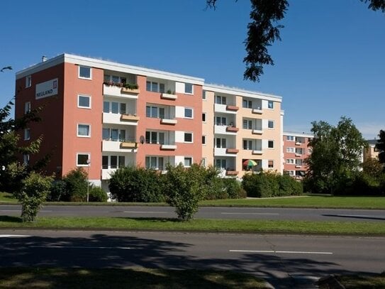 Geräumige 2-Zimmer-Wohnung mit Balkon // 3.OG links