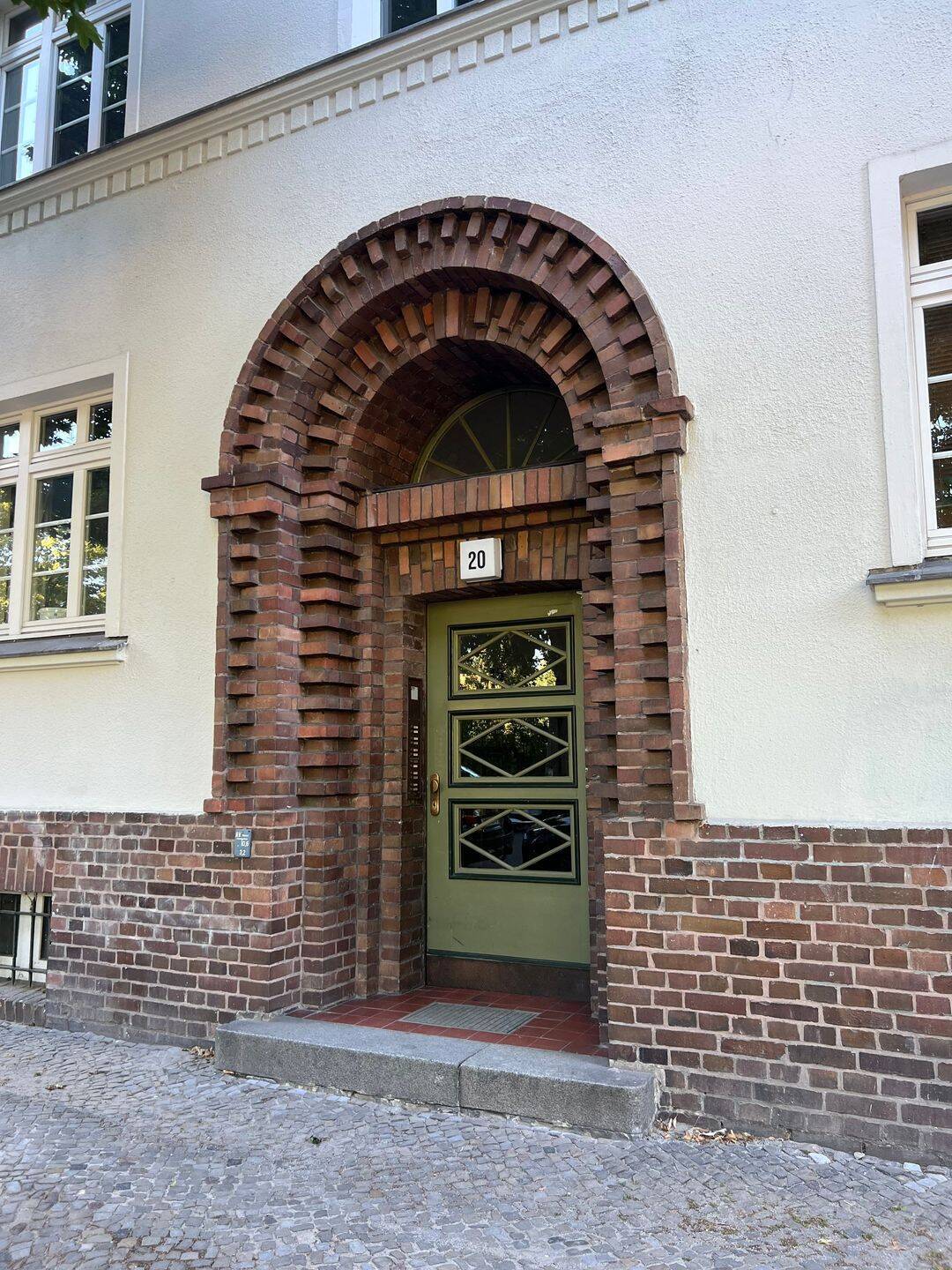 Helle Altbauwohnung mit 2 Balkonen und Gartennutzung - Photo 1