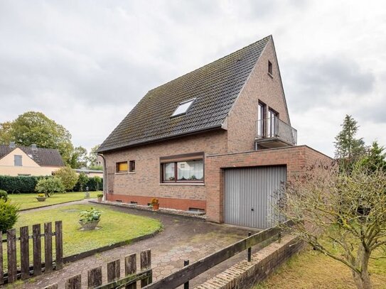 Vollunterkellertes Einfamilienhaus mit Garten und Garage in Bremen- Nord zu verkaufen.