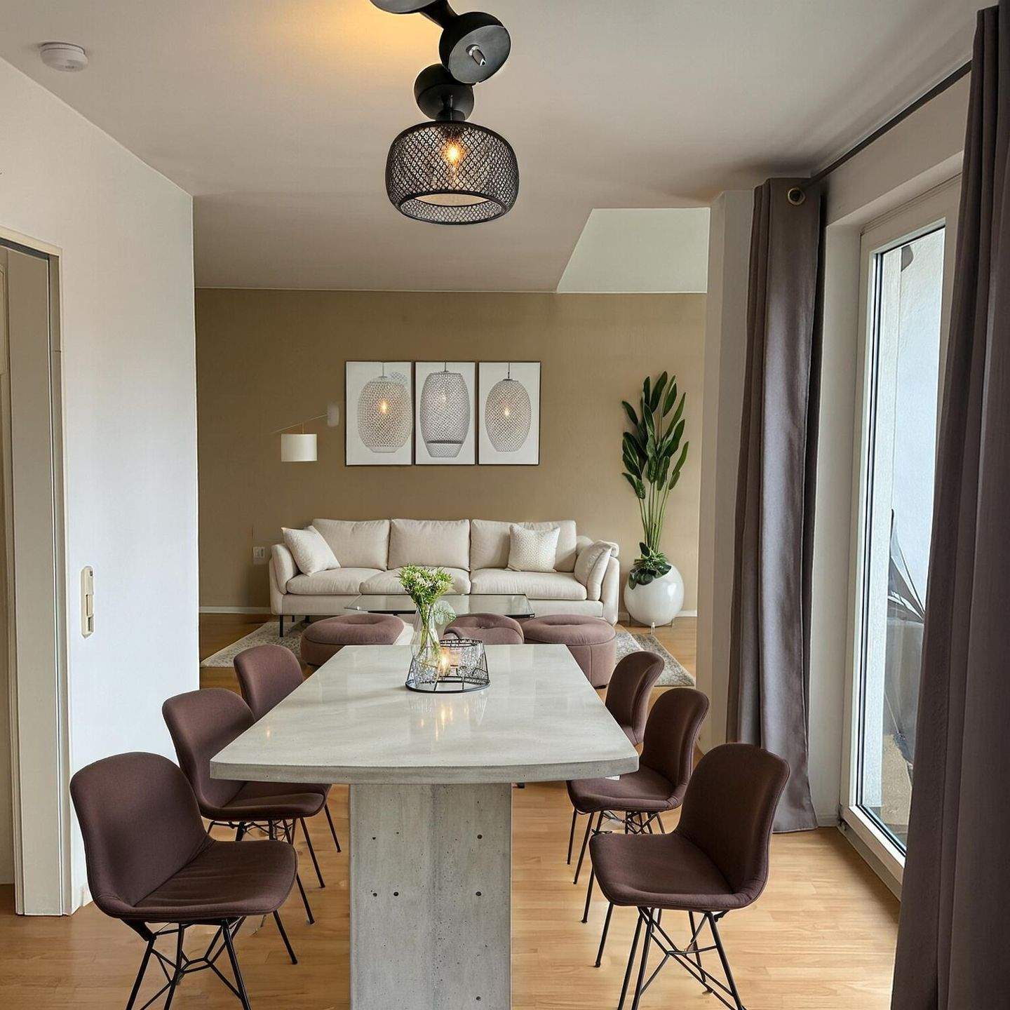 Zwei-Zimmer-Dachgeschosswohnung mit Weitblick und Westbalkon