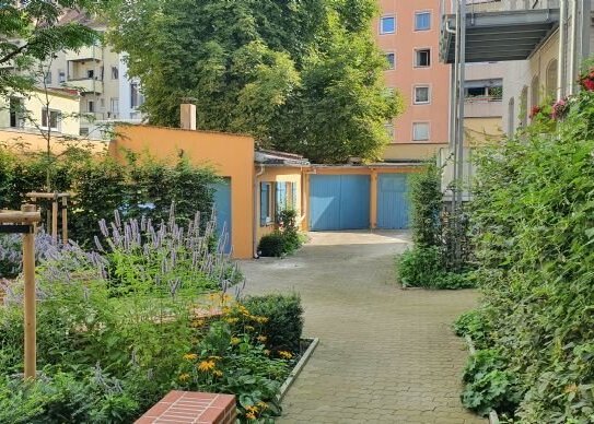 Top saniert: Dachgeschosswohnung mit großer Wohnküche und Riesen-Balkon - im grünen Teil der Südstadt