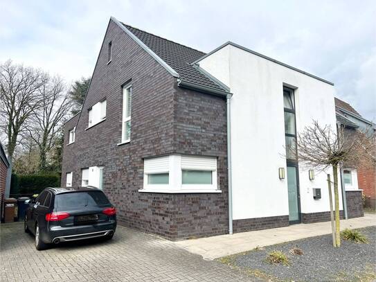 PENTHOUSE CHARAKTER, 4-Zi. OG Whg., ca. 126 m² Wfl., eigener Eingang, Stellplatz & Süd-West Balkon in Lingen!
