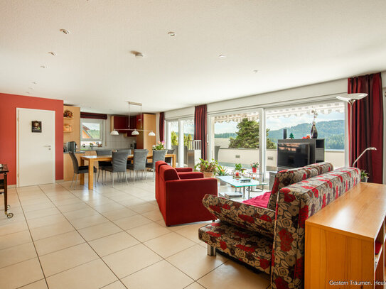 Flexibel gestaltete Terrassenwohnung mit Seeblick, Lift und Garage in Schluchsee zu verkaufen