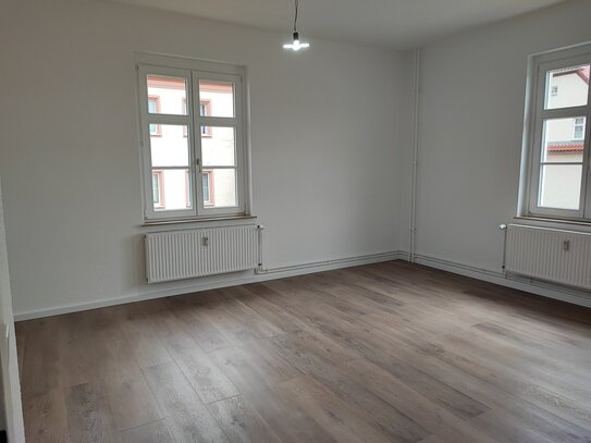 NEU SANIERT 3-Raum -Wohnung mit Wohnküche mit ca. 70qm