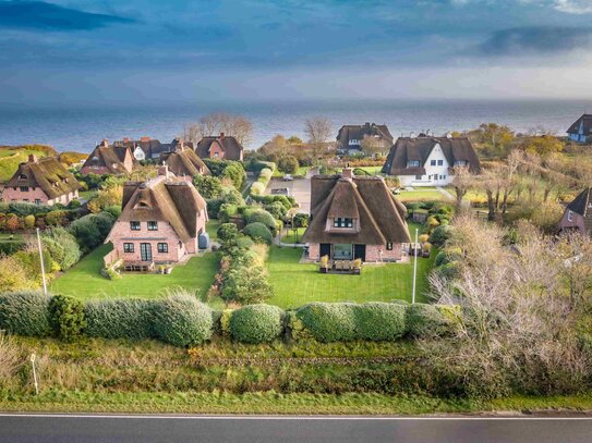 Luxuriöses Einzelhaus unter Reet in wattnaher Lage