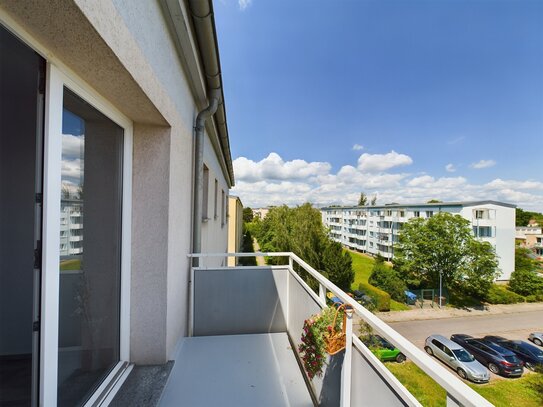 helle 2-Zimmer-Wohnung im 3. OG mit Balkon