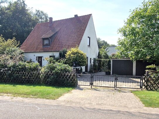 Hübsches Häuschen, kl. Garten, schöne Waldrandlage, viel Modernisierungsbedarf