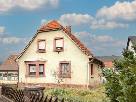 Haus mit Potenzial und großem Garten - vielseitiges Nebengebäude vorhanden