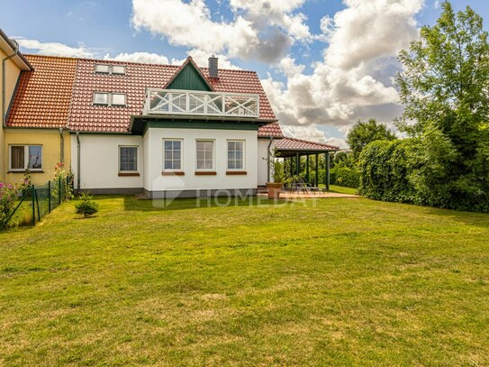 Stilvolles Zweifamilienhaus mit Charme und Charakter direkt am Bodden