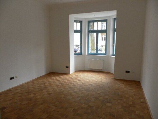 ATTRAKTIVE WOHNUNG MIT BALKON UND PARKETT IN GUTER KAßBERGLAGE!!!