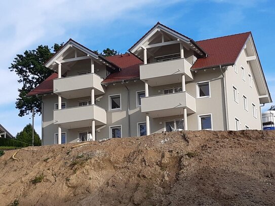 NEUBAU! Sonnige 3-Zimmer-Erdgeschosswohnung mit super Aussicht und schöner Terrasse + Garage