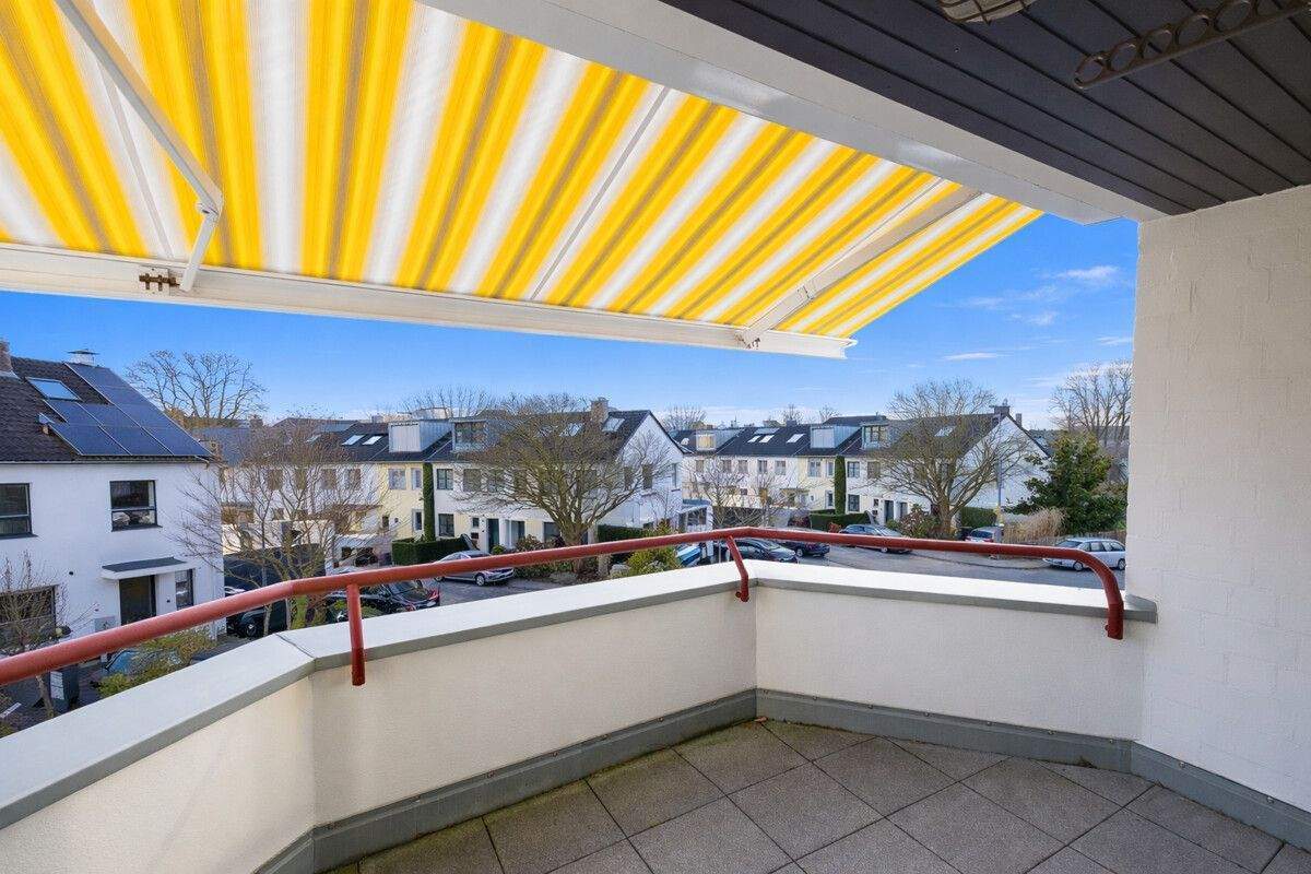 Köln-Junkersdorf: Bezugsfreie, geräumige 2-Zimmer-Wohnung mit Sonnenbalkon und Tiefgaragenstellplatz