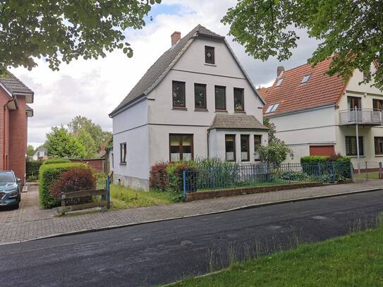 Mehrparteienhaus am Schillerplatz