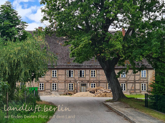 Gutshaus mit Park, Obstgarten und Naturteich am Fuß der Brohmer Berge