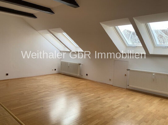 Nur Mail-Anfragen - RETRO CHIC - Helle DG-Wohnung ohne Balkon für 1-2 Personen