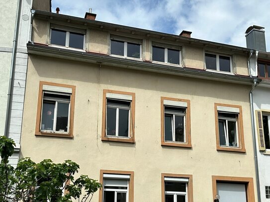 Renovierungsbedürftige 4,5-Zimmer-Wohnung im Herzen der Wiehre, Haus wird demnächst aufgewertet