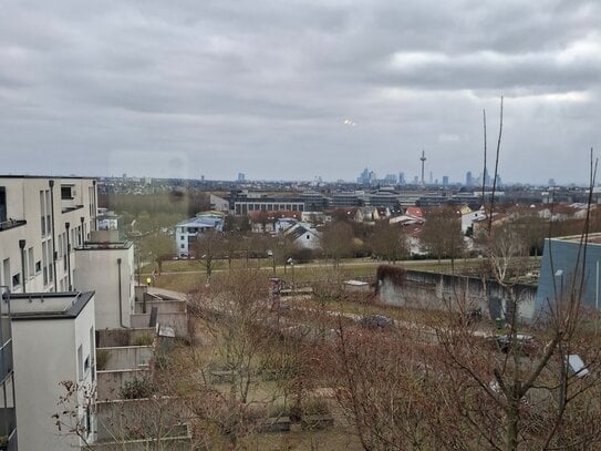 Schöne helle ETW mit Blick auf die Frankfurter Skyline inkl. TG-Stellplatz