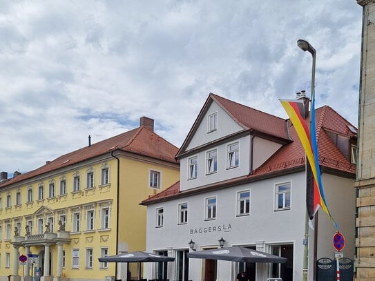 Vermietete Dachwohnung I gegenüber dem Neuen Schloss I komplett saniert