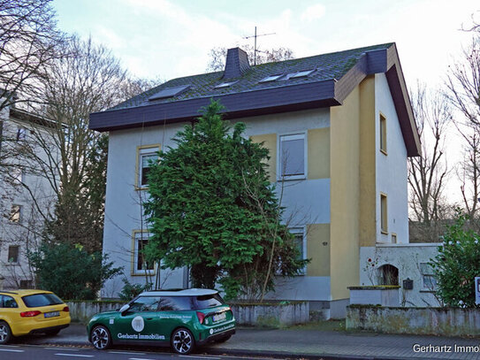 Koblenz - Südliche Vorstadt, Modernisierte (2 ZKB) Single-Dachgeschosswohnung. Terminanfragen nur online.