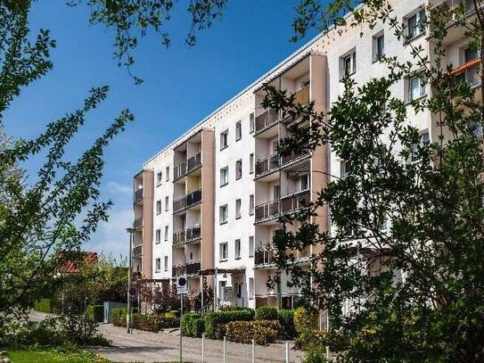 2-Raum-mit Balkon: das Bad sanieren wir nach Ihren Wünschen!
